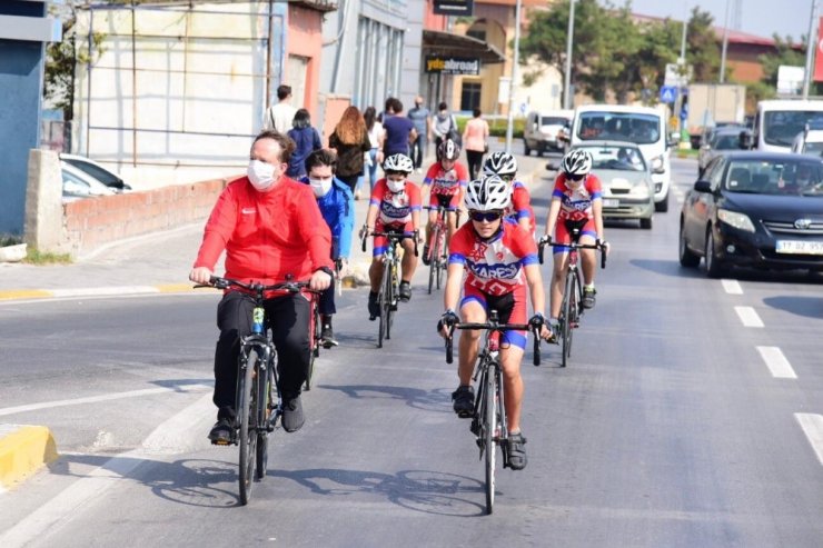 Başkan Orkan belediyeye pedal çevirerek geldi
