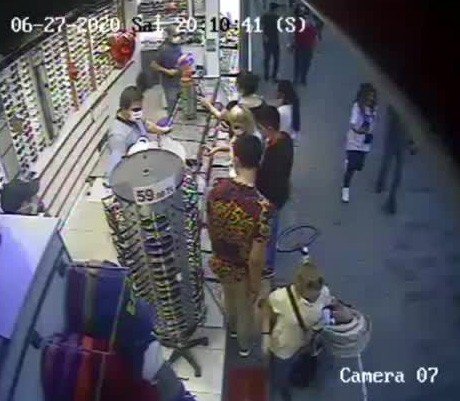 “Sevgili görünümlü” hırsızların çanta hırsızlığı kamerada