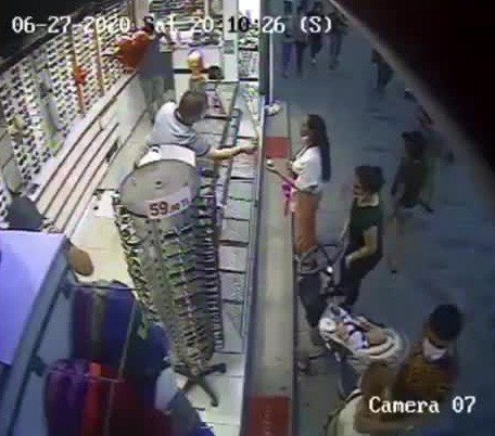 “Sevgili görünümlü” hırsızların çanta hırsızlığı kamerada