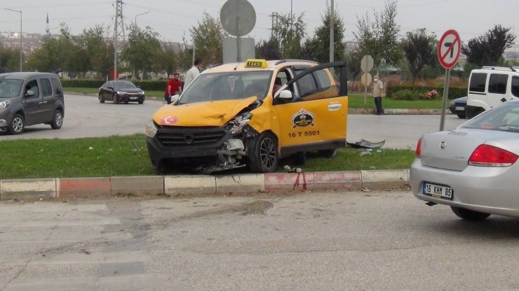 Aynı kavşakta yine kaza: 1 yaralı