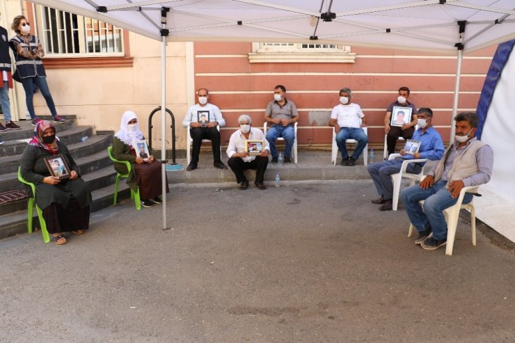 HDP önündeki ailelerin evlat nöbeti 385’inci gününde