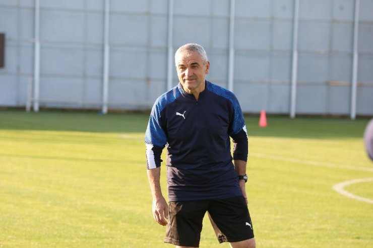 Rıza Çalımbay: “Hiçbir takım hazır değil”