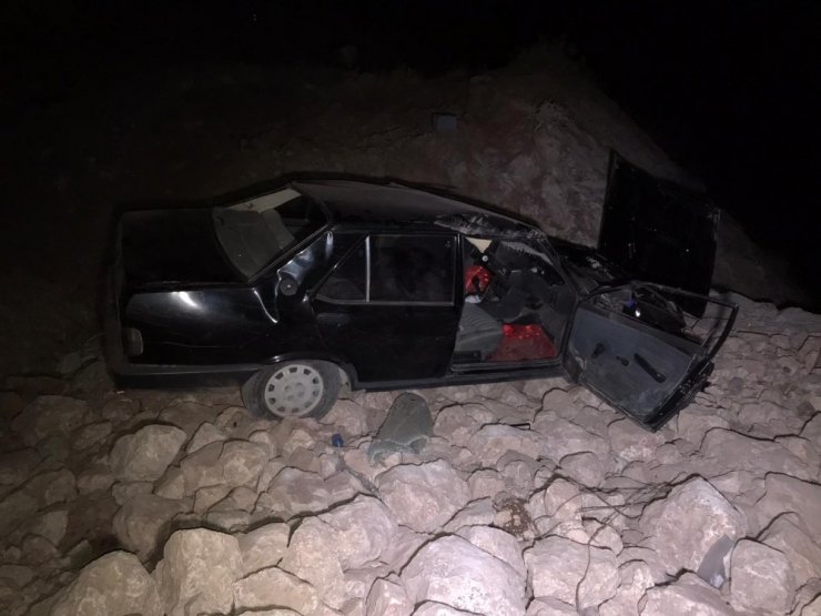 Otomobil 6 metre yükseklikten uçtu: 5 yaralı