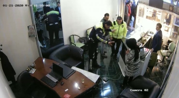 Annesinin çarşafıyla kuyumcuyu soymak isteyen zanlıya 7,5 yıl hapis