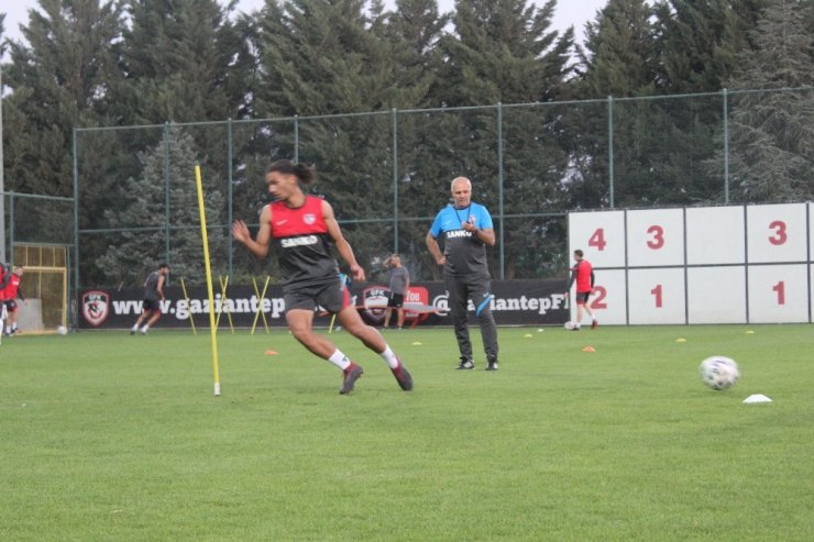 Sumudica: "Takımımda sadece 16 oyuncu var ve acilen transfer istiyorum"