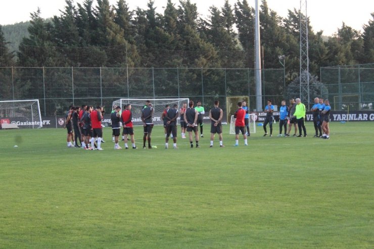 Sumudica: "Takımımda sadece 16 oyuncu var ve acilen transfer istiyorum"