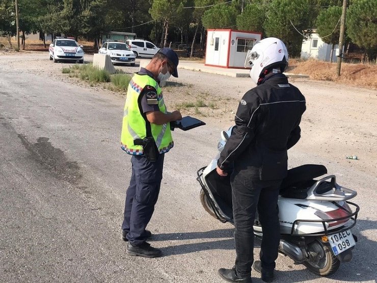 Jandarma kuralla uymayan 148 araç sürücüsüne 66 bin 699 TL. ceza uyguladı
