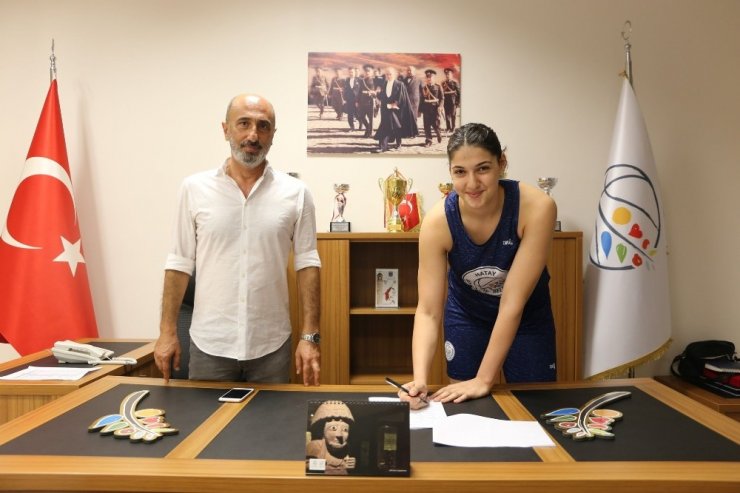 Hatay Büyükşehir Belediyespor, İdal Yavuz ile 5 yıllık sözleşme imzaladı