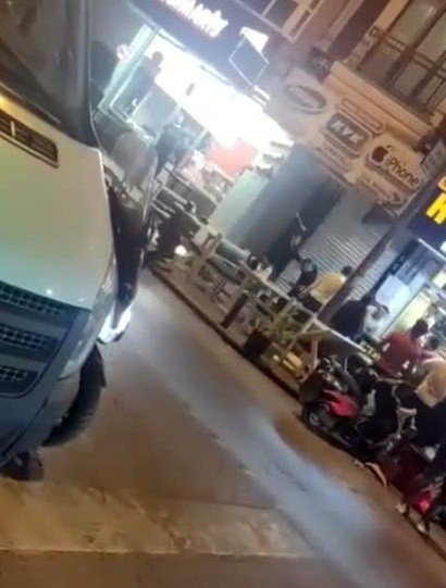 İstanbul’da döner bıçaklı, masalı ve sandalyeli kavga kamerada