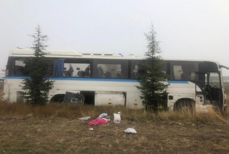 Tavşanlı’da işçi servis aracı yoldan çıktı: 3 yaralı
