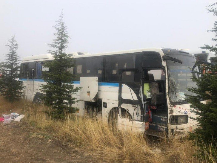 Tavşanlı’da işçi servis aracı yoldan çıktı: 3 yaralı