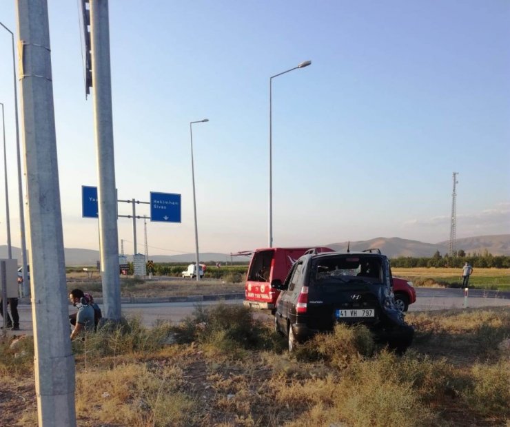 Malatya’da kamyon ile otomobil çarpıştı: 6 yaralı