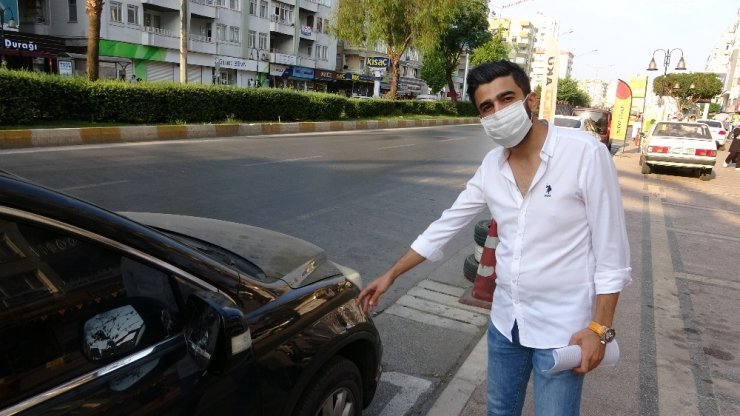 32 dakikada dinlene dinlene arabayı parçaladı