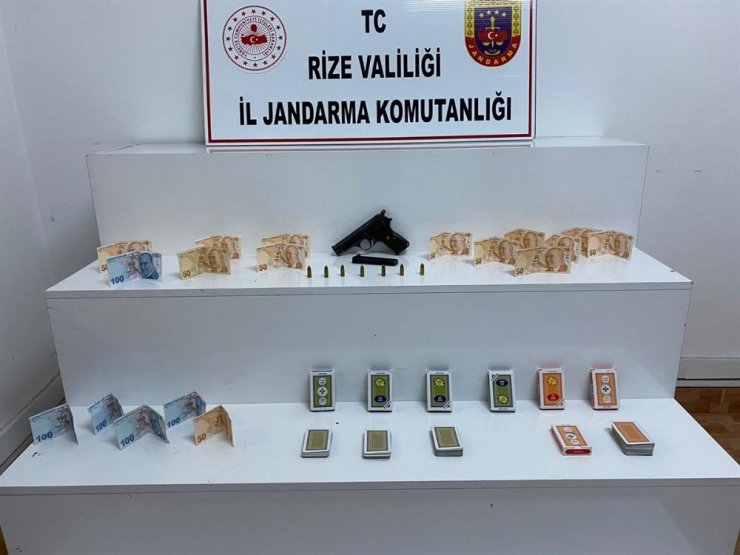 Pandemide evde kumar oynadılar, toplam 37 bin 350 TL para cezasına çarptırıldılar