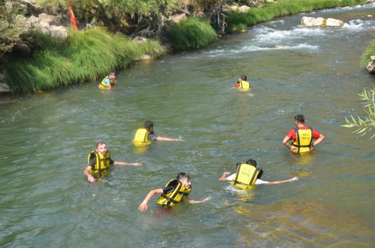 Şırnak’ta sosyal mesafeli rafting