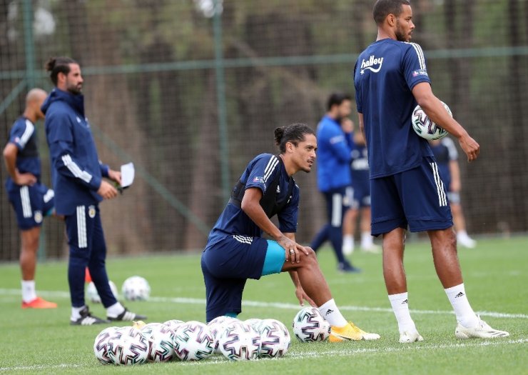 Fenerbahçe’de Galatasaray derbisi hazırlıkları sürüyor