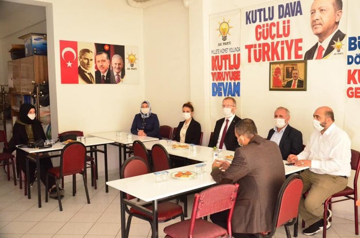 Aslanapa AK Parti ilçe yönetimi ilk toplantısını yaptı