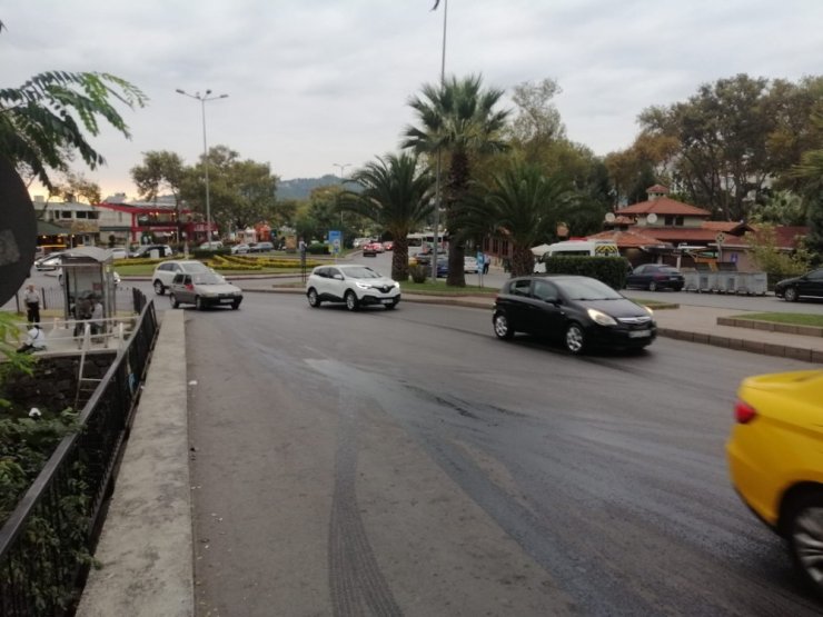 Yola dökülen yağ araçlara patinaj çektirdi