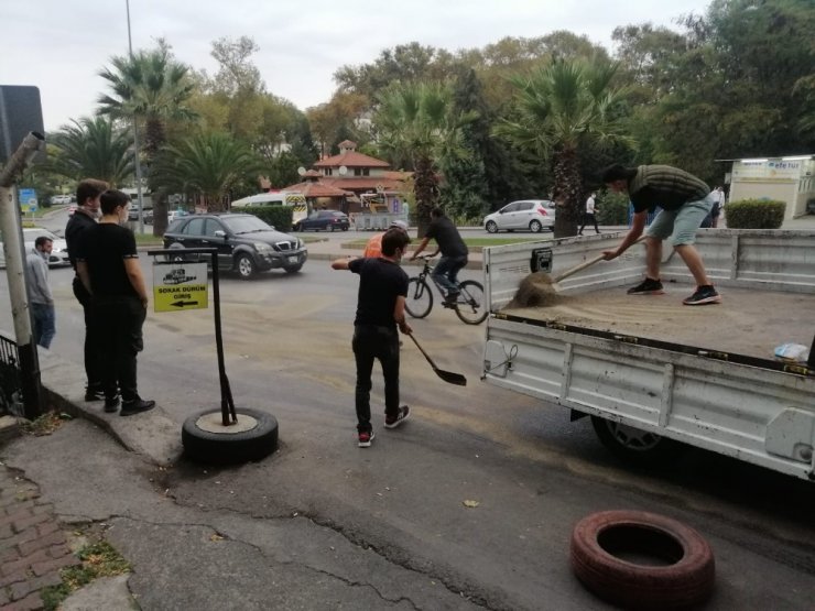Yola dökülen yağ araçlara patinaj çektirdi