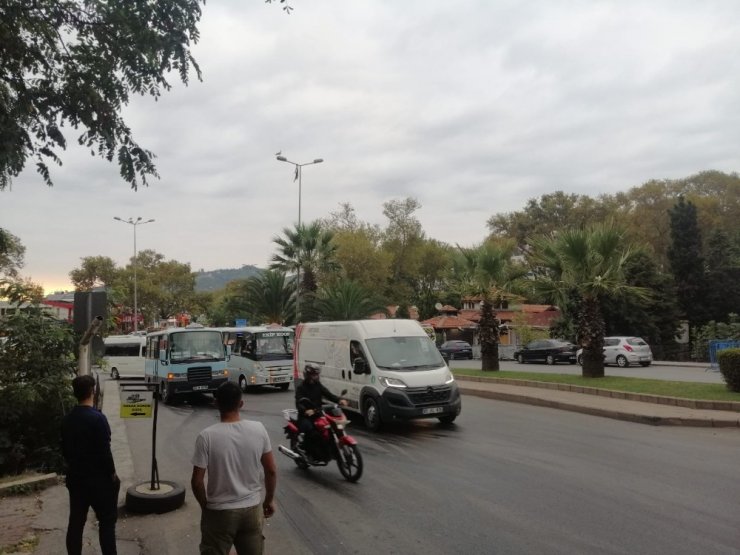 Yola dökülen yağ araçlara patinaj çektirdi