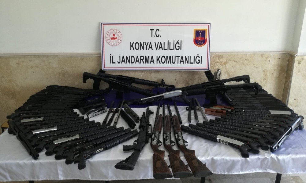 Beyşehir'de kaçak silah baskını! 91 adet yivsiz av tüfeği ele geçirildi