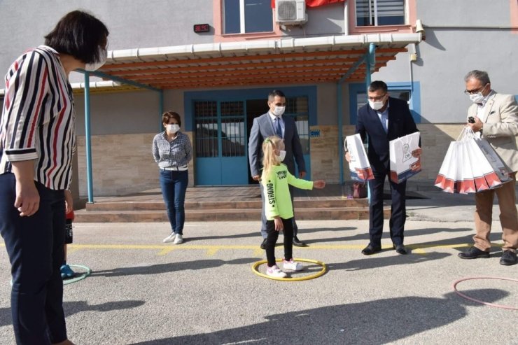 Çan Belediye Başkanı Bülent Öz okulları ziyaret etti
