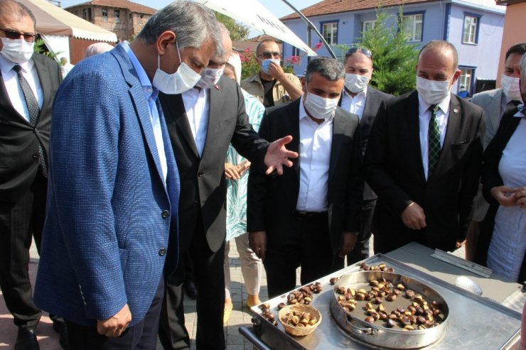 Düzce’nin meşhur kestanesi Bakan Yardımcısı Alpaslan’a ikram edildi