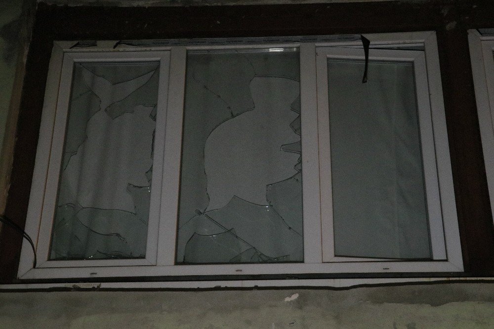 Evdeki eşyaları ateşe verdi! Annesini gözyaşlarına boğdu