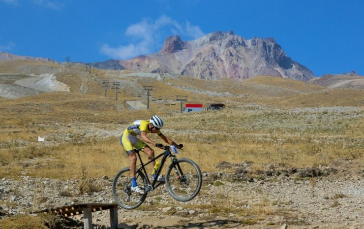Erciyes’te Uluslararası Dağ Bisikleti Heyecanı