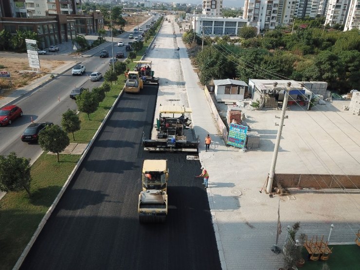 Mersin’de asfalt çalışmaları sürüyor