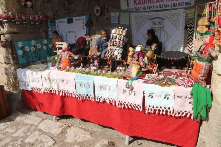 Taşhan Kadın Üreticiler Pazarı açıldı