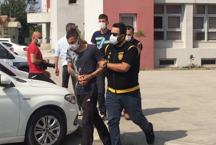Adana’da 1’i çocuk 3 kişi 4 ruhsatsız silahla yakalandı
