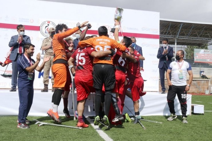 Ampute Futbol Türkiye Kupası şampiyonu Etimesgut Belediyesi oldu