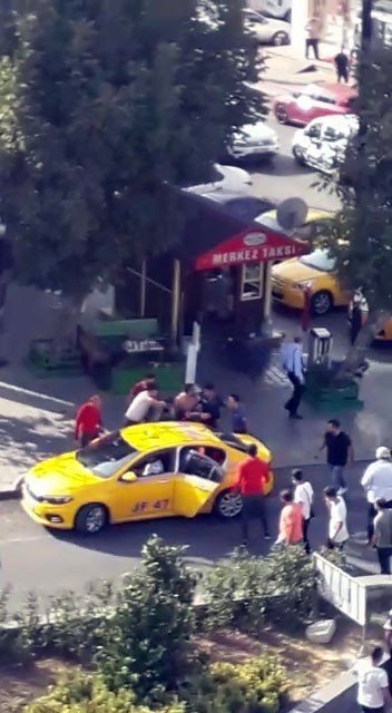 Taksi Durağı’ndaki silahlı çatışma anı amatör kamerada