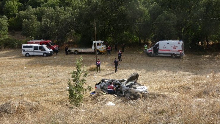 Tarlaya düşen otomobilin sürücüsü hayatını kaybetti