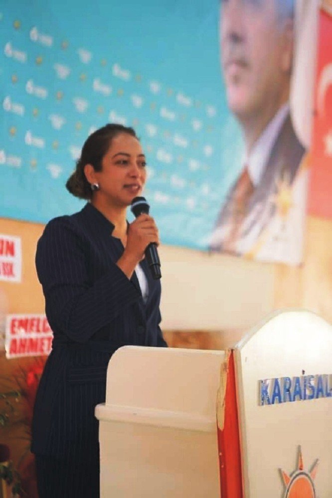 AK Parti Karaisalı Kadın Kolları Başkanlığına Özge Özcan seçildi