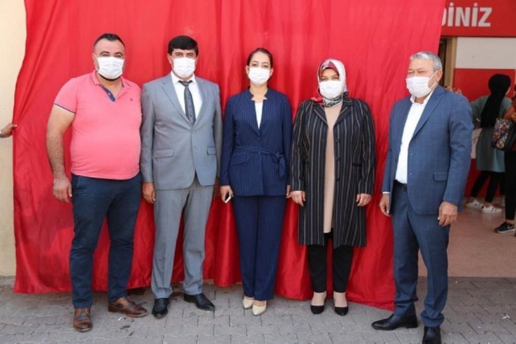 AK Parti Karaisalı Kadın Kolları Başkanlığına Özge Özcan seçildi