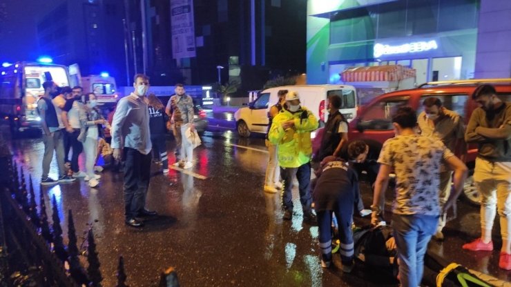 Sarıyer’de yağış nedeniyle kayganlaşan yolda zincirleme kaza: 6 yaralı