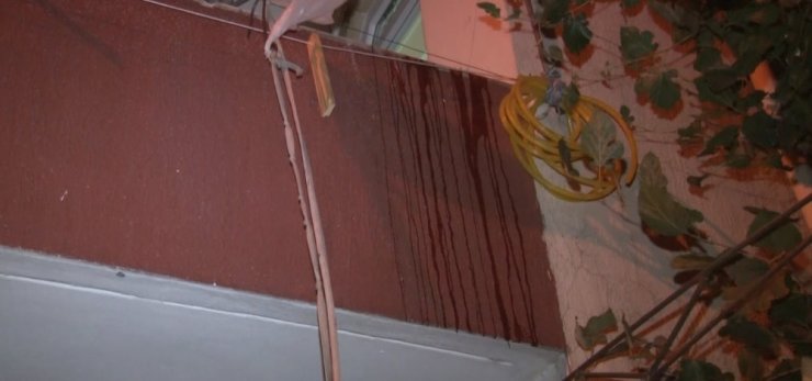 Sultangazi’de bir kişi balkonda oturduğu sırada silahla vurularak yaralandı