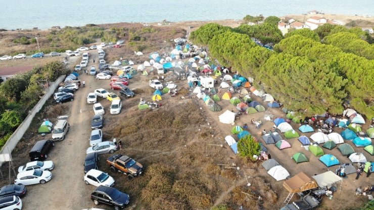 Şile’de kamp yapan gençlerin festivali pes dedirtti