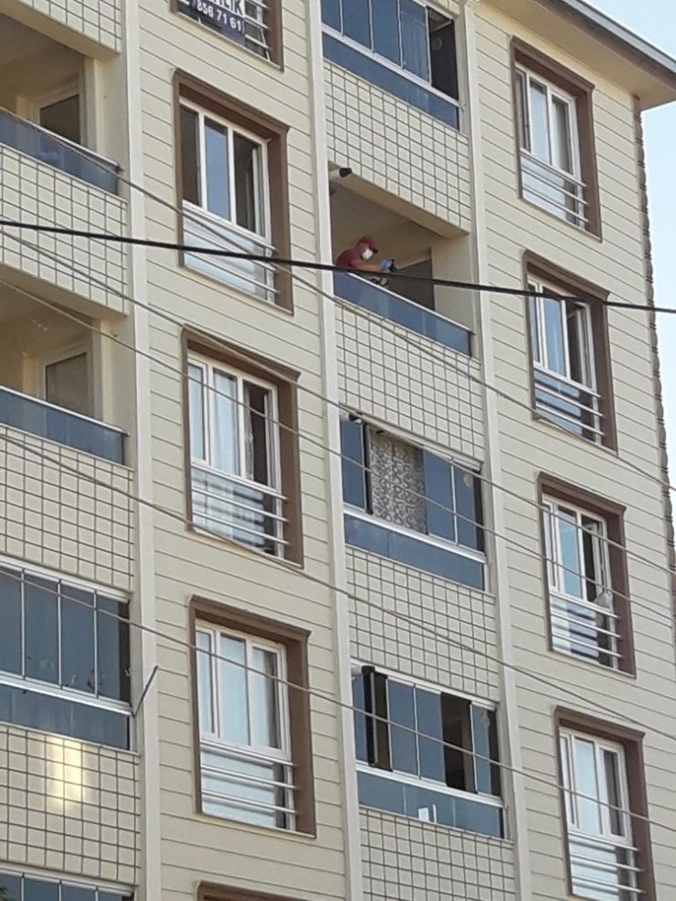 1.5 yaşındaki Ceylin Azra, 5. kattan düşerek yaşamını yitirdi