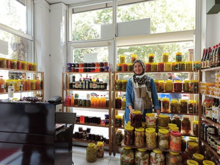 Ankara’dan gelen ürünlerle kurulan turşular Eskişehir’de yok satıyor