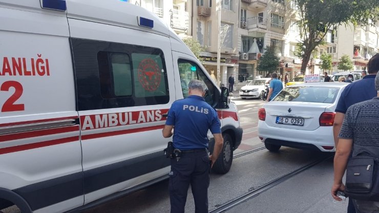 Bursa’da yolun karşısına geçmeye çalışırken dolmuş çarptı