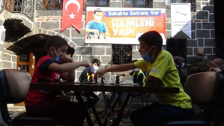 Diyarbakır’da ’Sokakta Satranç Var’ turnuvası başladı