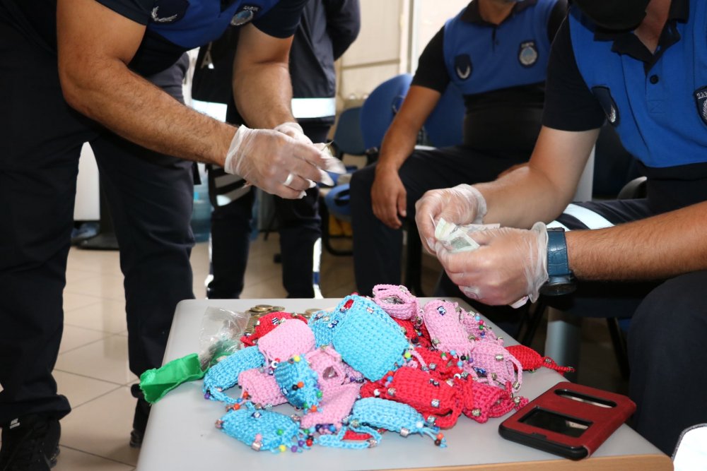 Beyşehir'de dilenci operasyonu! Cami çevresinde dilenen kadına ceza kesildi