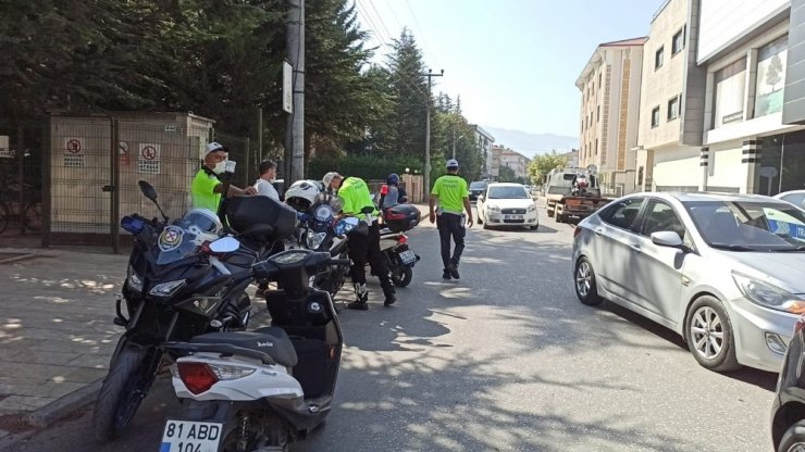 Düzce’de motosiklet sürücülerine ceza yağdı