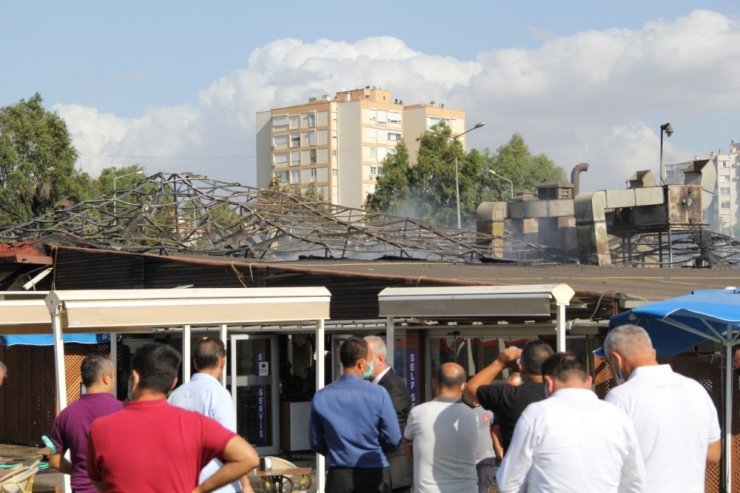 İzmir’de üst üste korkutan yangınlar: Hem depo hem kafe yandı