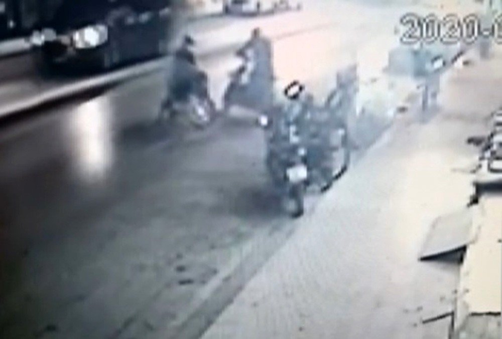 Konya'da tamirciye bırakılan elektrikli motosikleti göz göre göre çaldılar