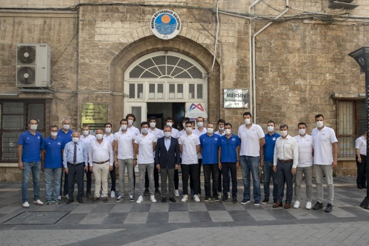 Seçer, Mersin Büyükşehir Belediyesi Erkek Basketbol Takımı ile bir araya geldi