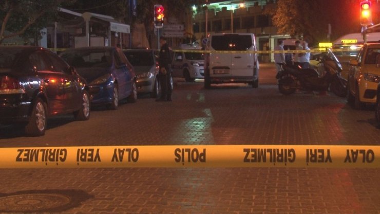 İzmir’de taksi durağında silahlı kavga: 1’i ağır 4 yaralı